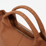 Elegante Hobo-Tasche aus weichem Kunstleder mit Fächern