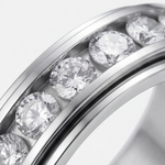 Eleganter Rotationsring mit Zirkonia-Steinen
