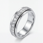 Eleganter Rotationsring mit Zirkonia-Steinen