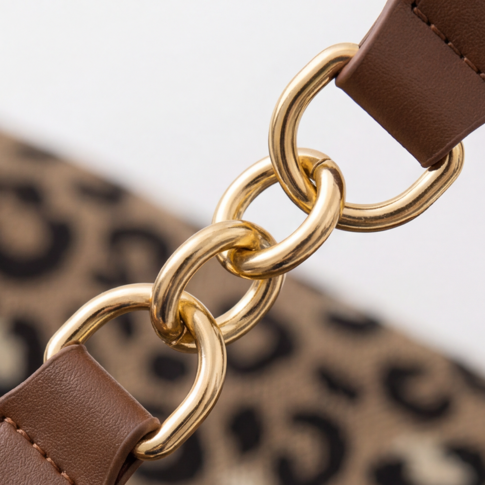 Elegante Leopardentäschchen mit Goldkette