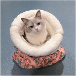 Katzenbett — Gemütliche Wärme und sichere Geborgenheit