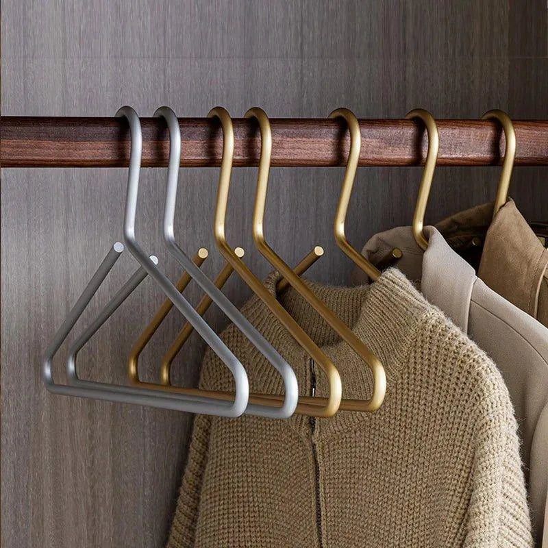 Stylish Metal Clothes Hangers for Elegant Storage (5 pieces)