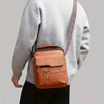 Elegant and compact shoulder bag for everyday