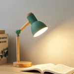 Skandinavische Tischlampe mit Holzsockel und flexiblem Arm