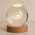AstroGlobus 3D Tischlampe – Kugelförmige Holzlampe mit warmem LED-Licht und Planetendesign