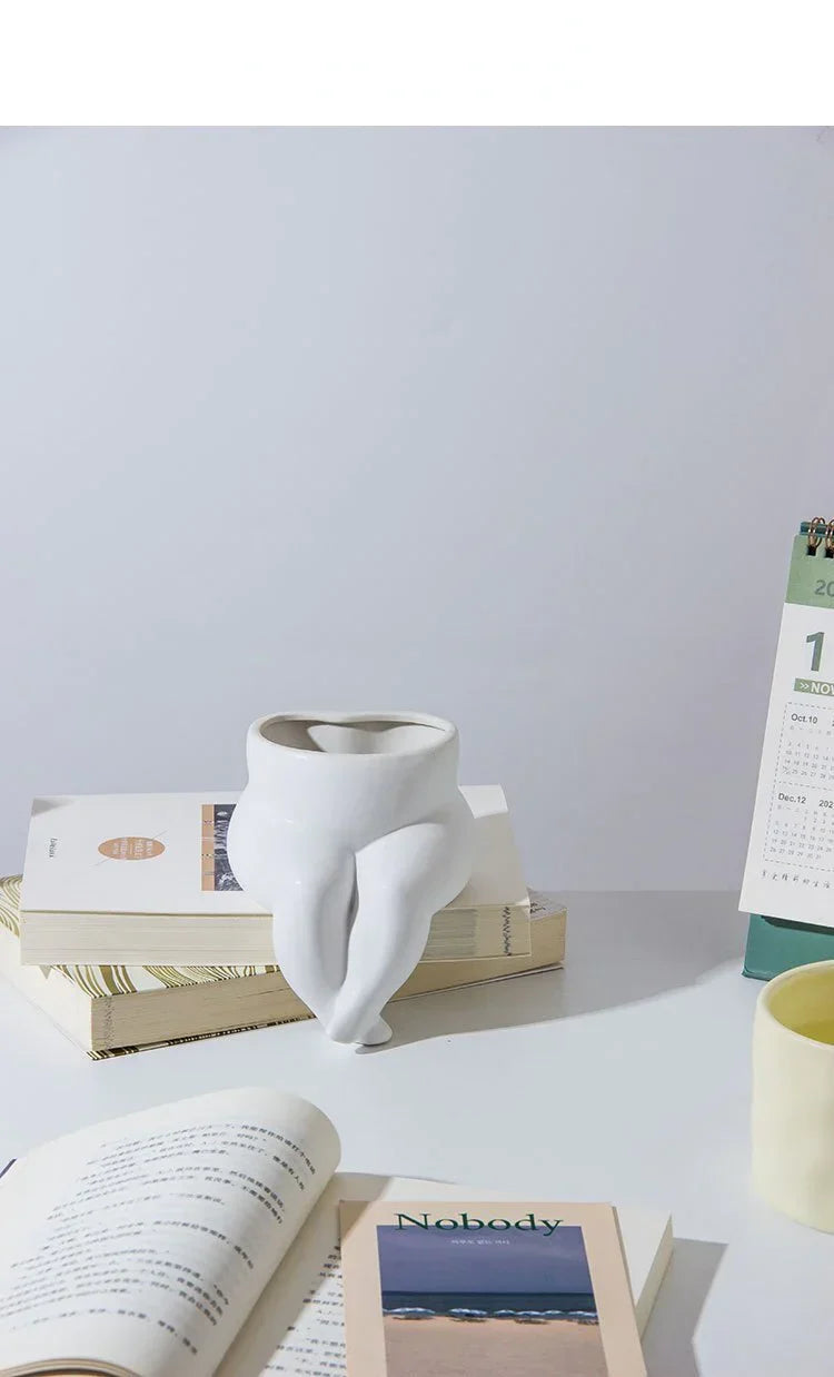Elegante Keramikvase mit einzigartigem Beindesign