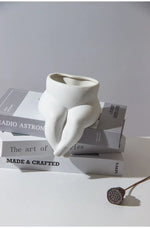 Elegante Keramikvase mit einzigartigem Beindesign