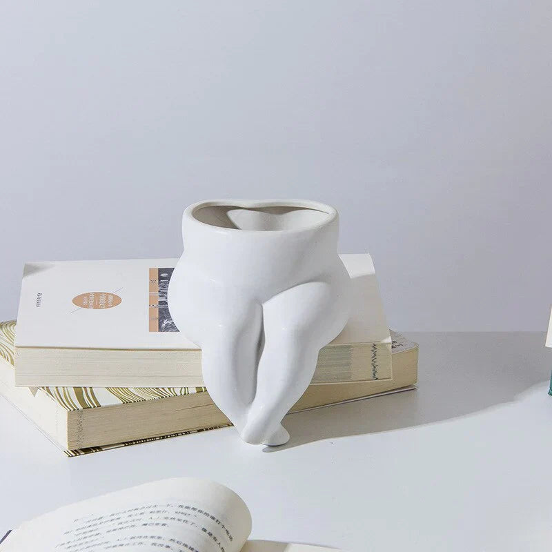 Elegante Keramikvase mit einzigartigem Beindesign