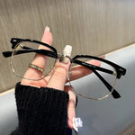 Leichte Lesebrille mit fortschrittlicher Linsengestaltung