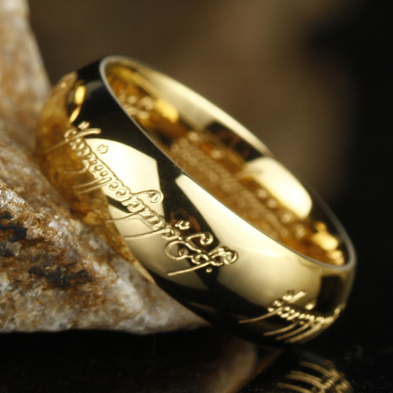 Leuchtender Ring mit geheimnisvollem Schriftzug | Mystisches Design