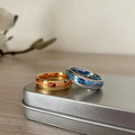 Leuchtender Ring mit geheimnisvollem Schriftzug | Mystisches Design