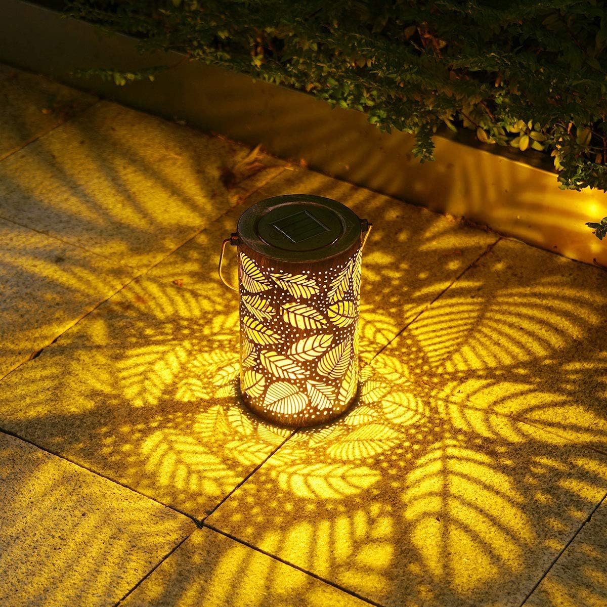 Nature's Charm – Solar Light with Stylish Leaf Design