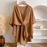 Stylish Women's Poncho – Warming and Windproof Companion