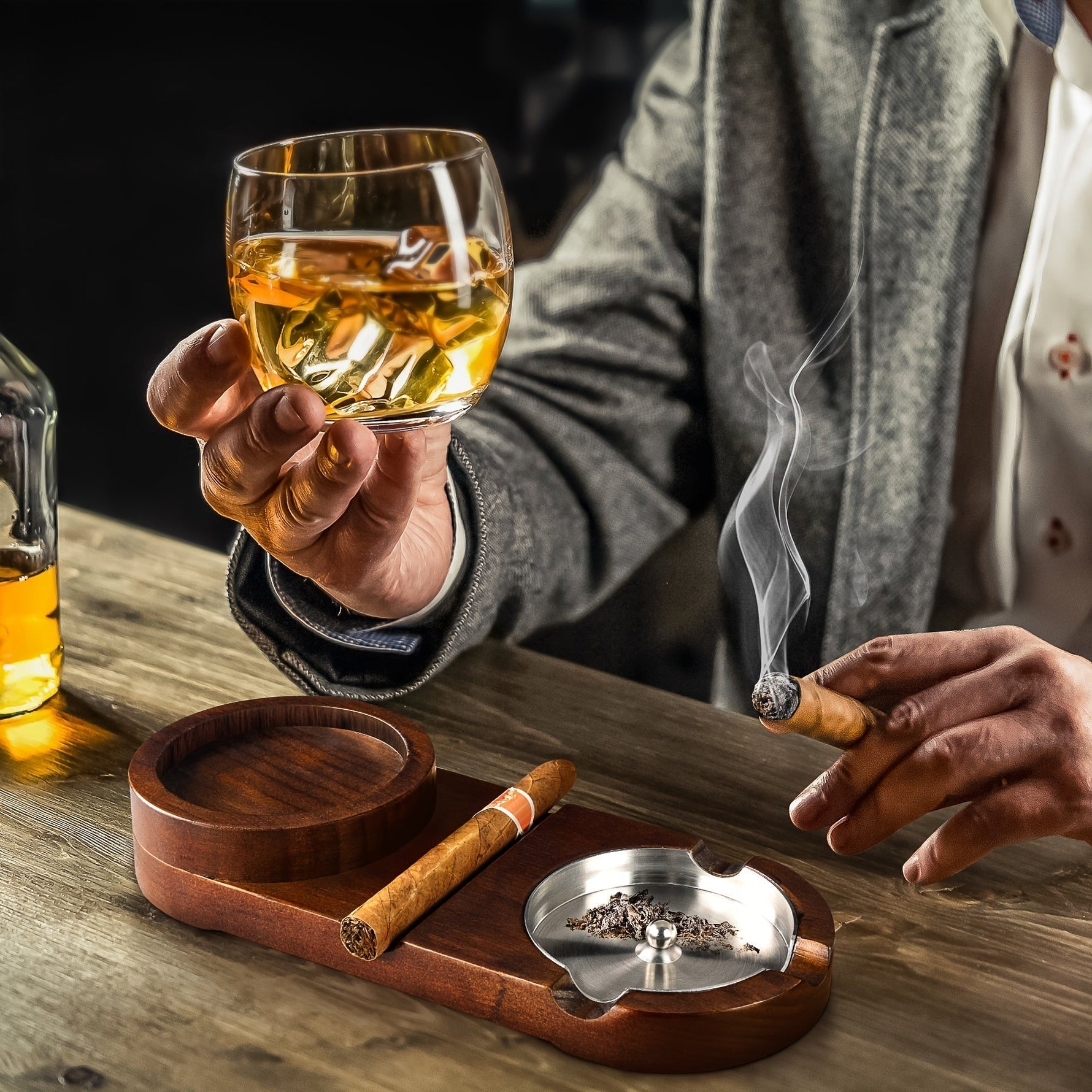 Aschenbecher aus Holz mit Whiskeyhalter – Elegantes Tray für Zigarrenliebhaber
