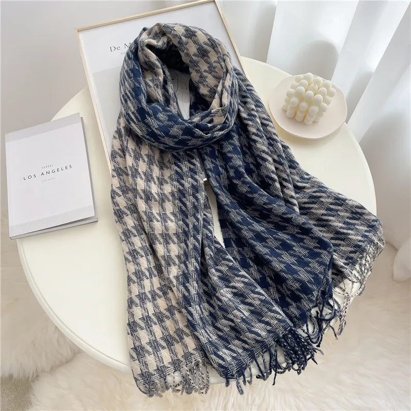 Noble Elegant Ladies' Scarf in classic check design