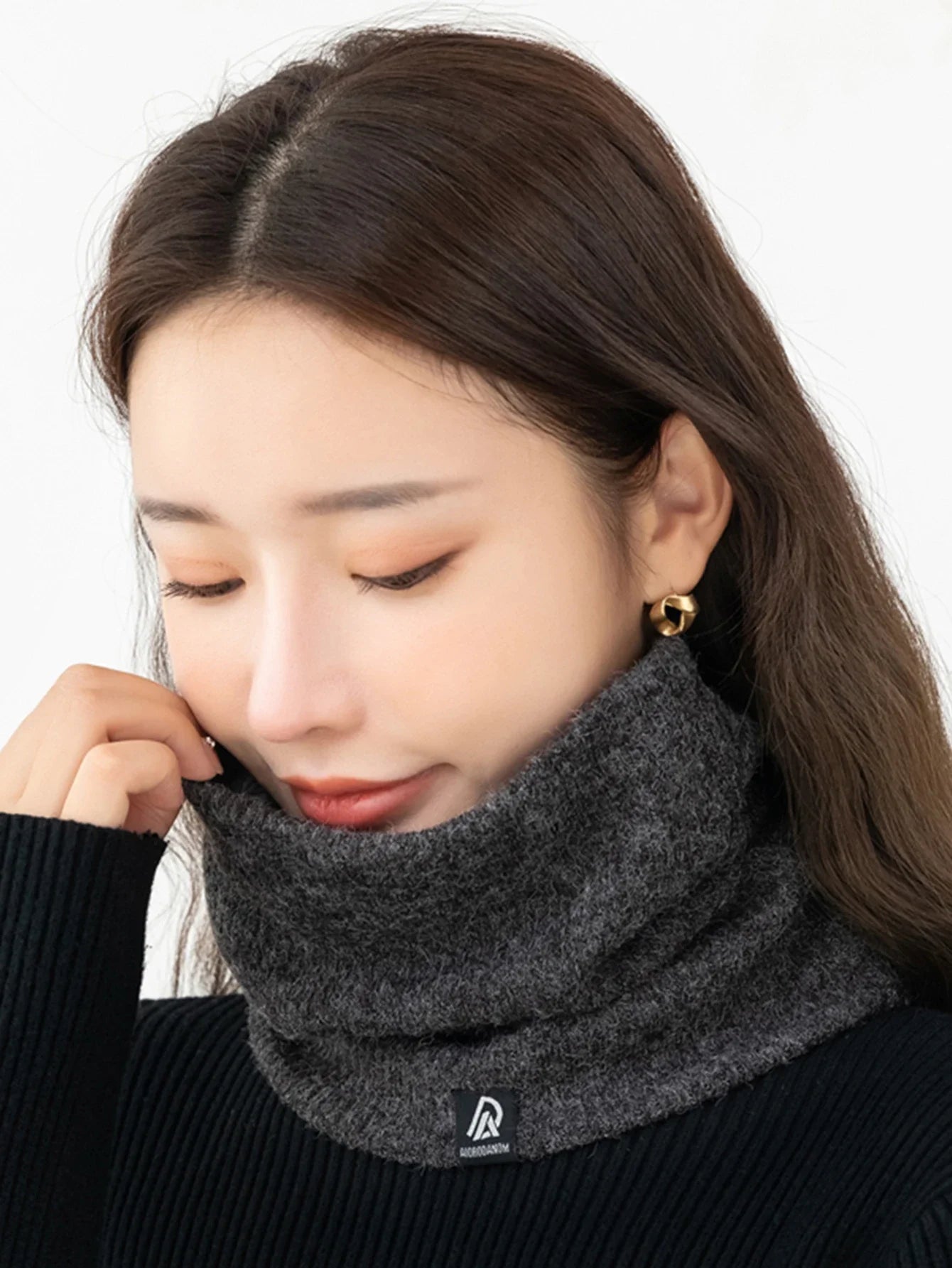 Elegant Velvet Scarf for Women – The Ideal Winter Companion