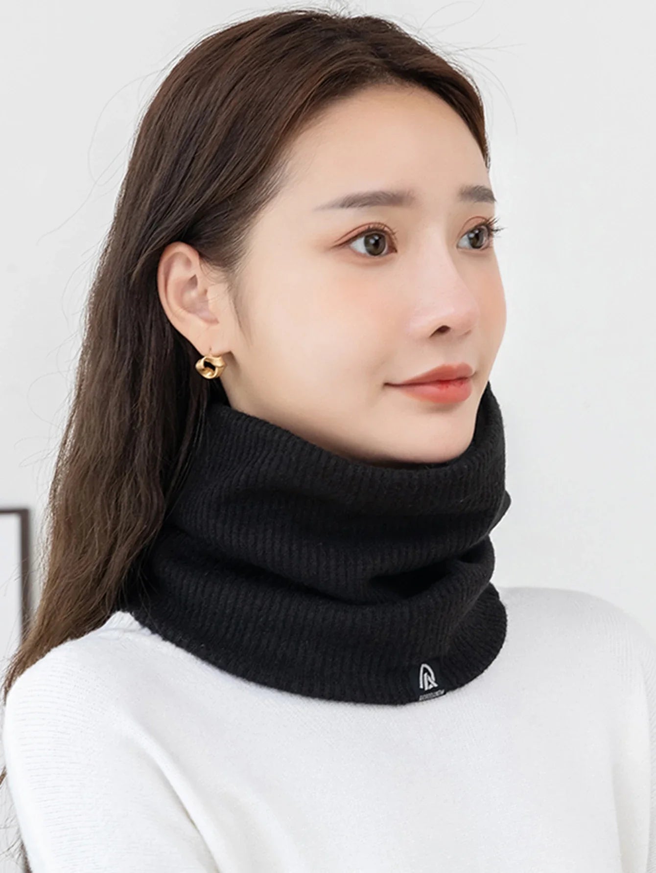 Elegant Velvet Scarf for Women – The Ideal Winter Companion