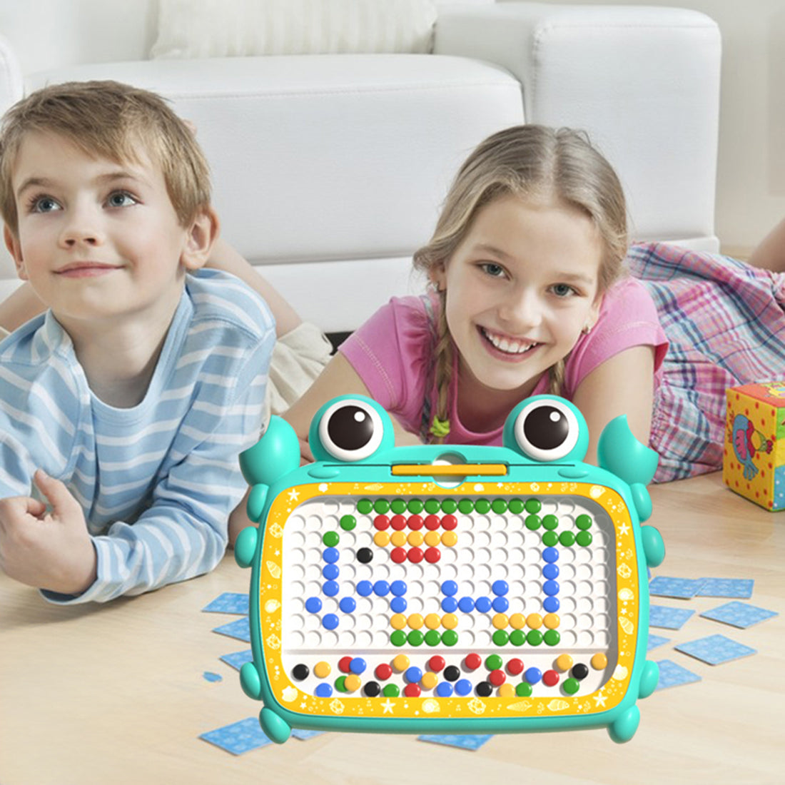 Zeichenbrett mit Magneten im Montessori-Stil