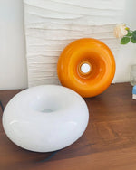 Kreisrunde Tischlampe im Donut-Design mit sanftem LED-Licht