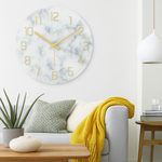 Elegante Wanduhr im Marmorlook – Stille Quarz-Uhr mit goldenen Ziffern