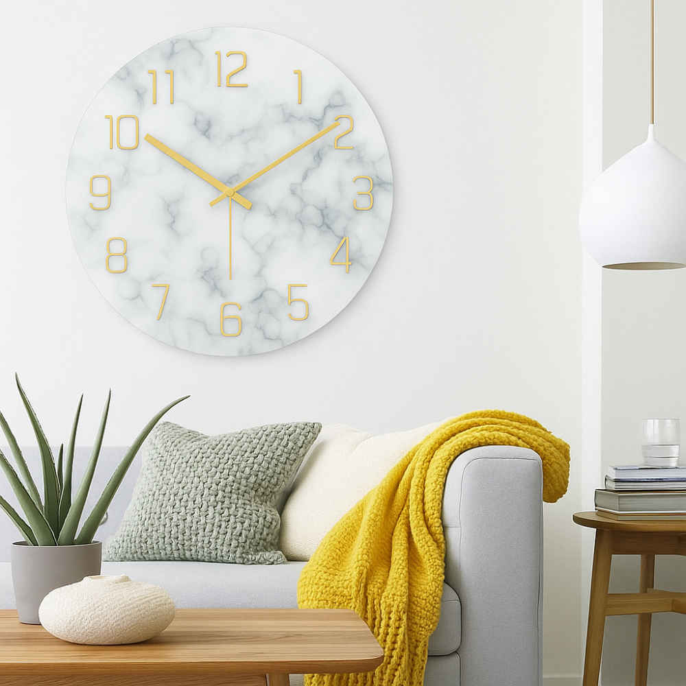 Elegante Wanduhr im Marmorlook – Stille Quarz-Uhr mit goldenen Ziffern