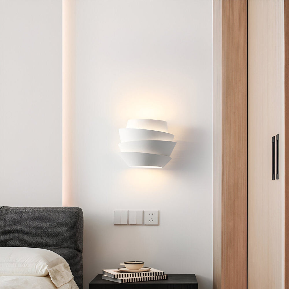 Wandleuchte mit Doppel-Spotlights – Sanfte, Schichtweise Beleuchtung für Ihr Zuhause
