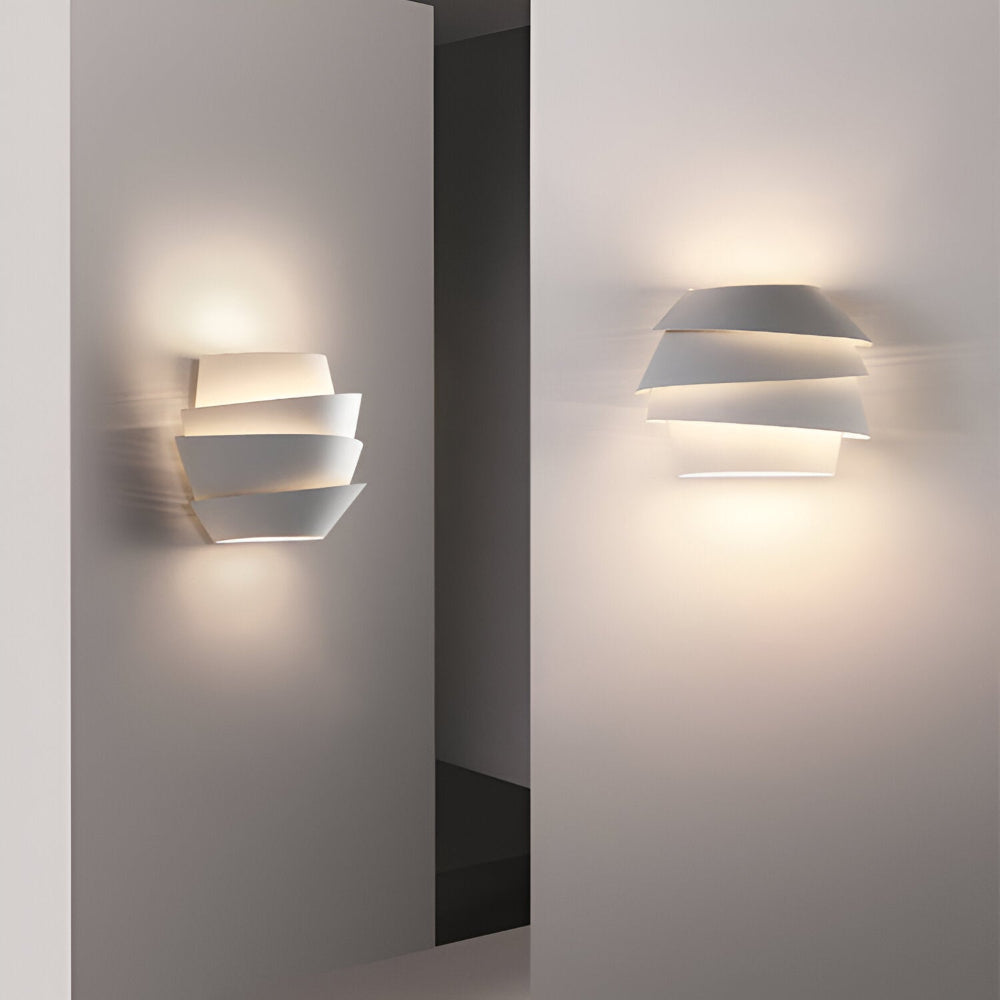 Wandleuchte mit Doppel-Spotlights – Sanfte, Schichtweise Beleuchtung für Ihr Zuhause