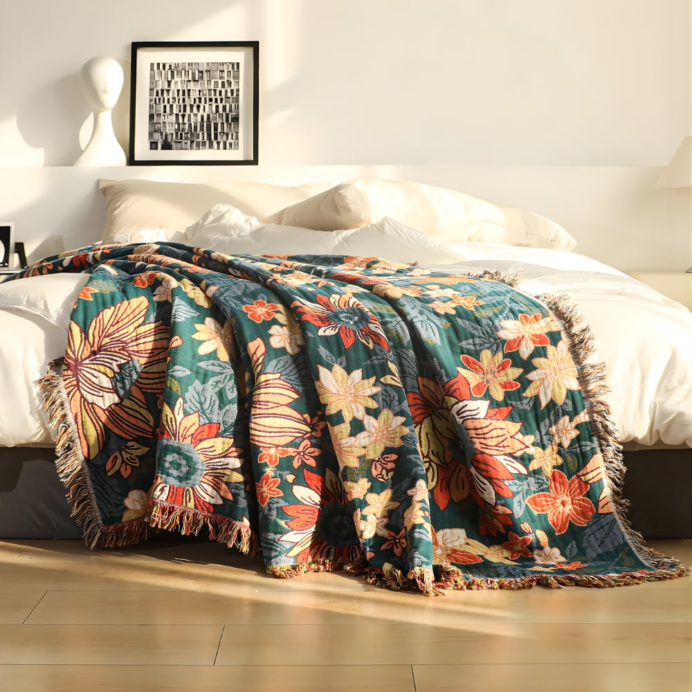 Leichte Baumwolldecke mit floralen Motiven und Quasten
