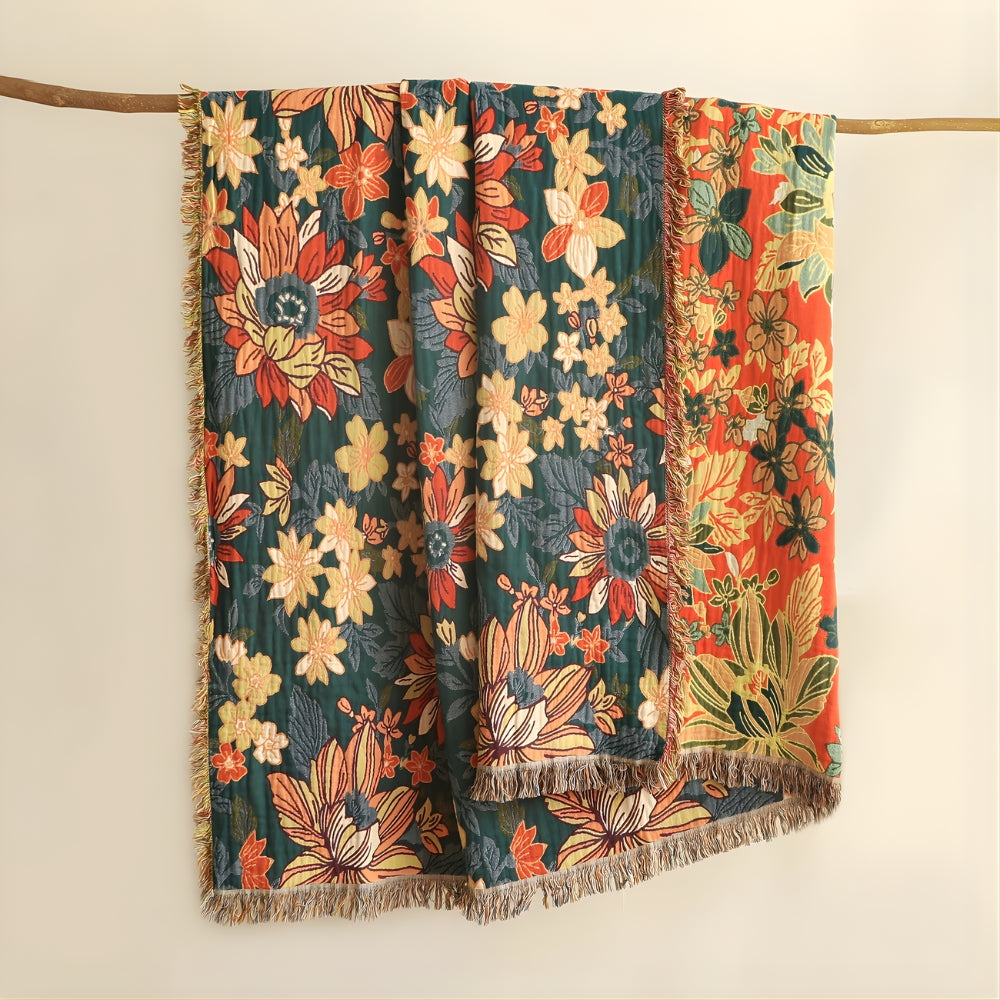 Leichte Baumwolldecke mit floralen Motiven und Quasten