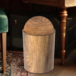 Eleganter Abfalleimer mit Schwungdeckel im Holzdesign