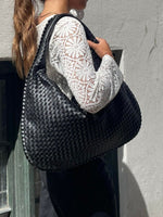 Elegante Hobo-Tasche aus geflochtenem Leder mit Reißverschluss