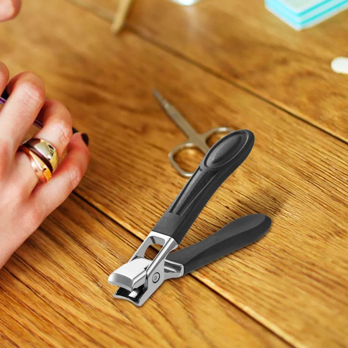 Präziser Nageltrimmer für perfekte Pflege von Händen und Füßen