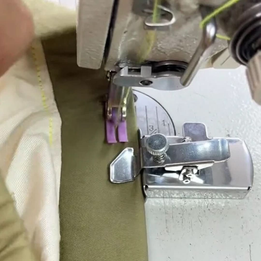 Magnetic seam guide for precise and clean seams