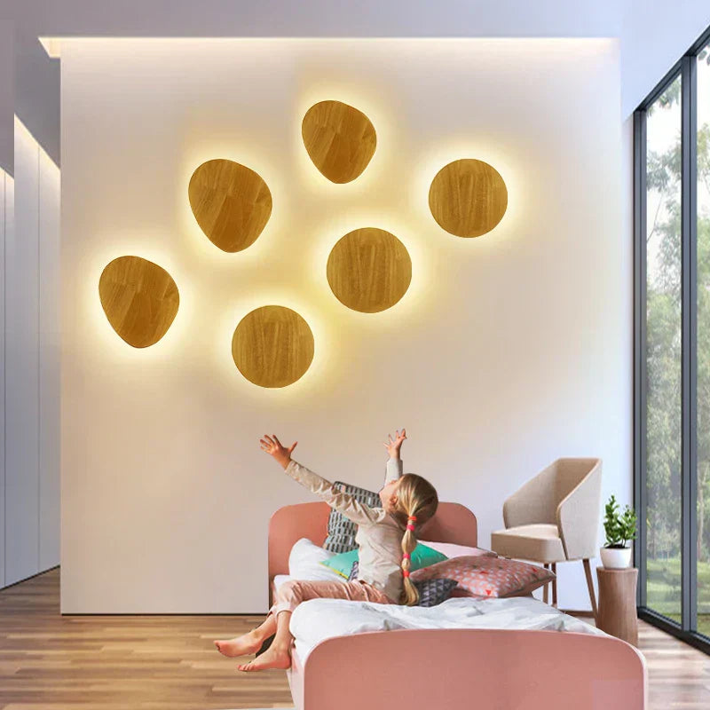 Wandlampe aus Massivholz – Skandinavisches Design mit Warmlicht-LED