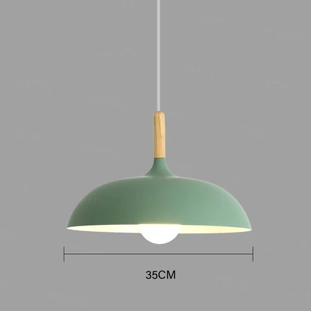 Elegante Pendelleuchte aus Eichenholz mit warmem LED-Licht