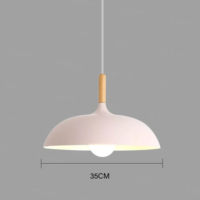 Elegante Pendelleuchte aus Eichenholz mit warmem LED-Licht