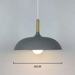 Elegante Pendelleuchte aus Eichenholz mit warmem LED-Licht