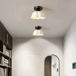 Elegante Pendelleuchte aus Keramik und Glas für modernes Wohnen