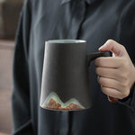Naturinspirierte Teetasse aus Keramik mit integriertem Filter