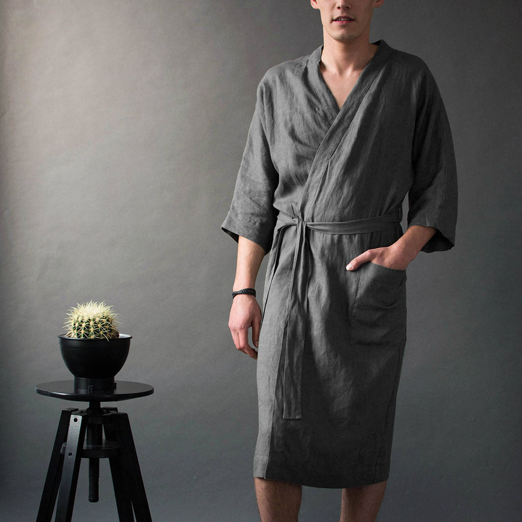 Eleganter Leinenbademantel für Herren mit praktischen Taschen