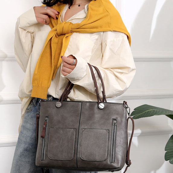 Stylish shoulder bag made of high-quality PU leather for every adventure