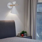 Elegante Wandleuchte mit Hornförmigem Schirm – Stilvolle Wandlampe für Gemütliche Räume