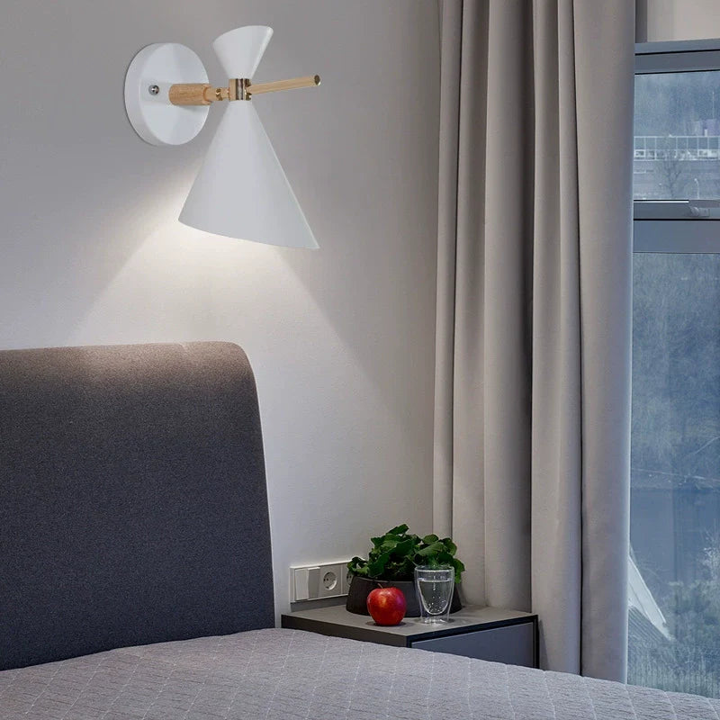 Elegante Wandleuchte mit Hornförmigem Schirm – Stilvolle Wandlampe für Gemütliche Räume