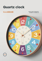Stille Wanduhr für Kinder – Lehrreiche Uhr mit Farbdesign