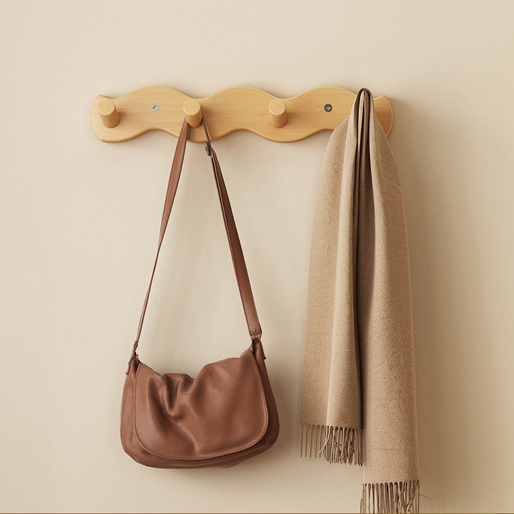 Elegante Wandgarderobe aus Naturholz für Ihren Flur