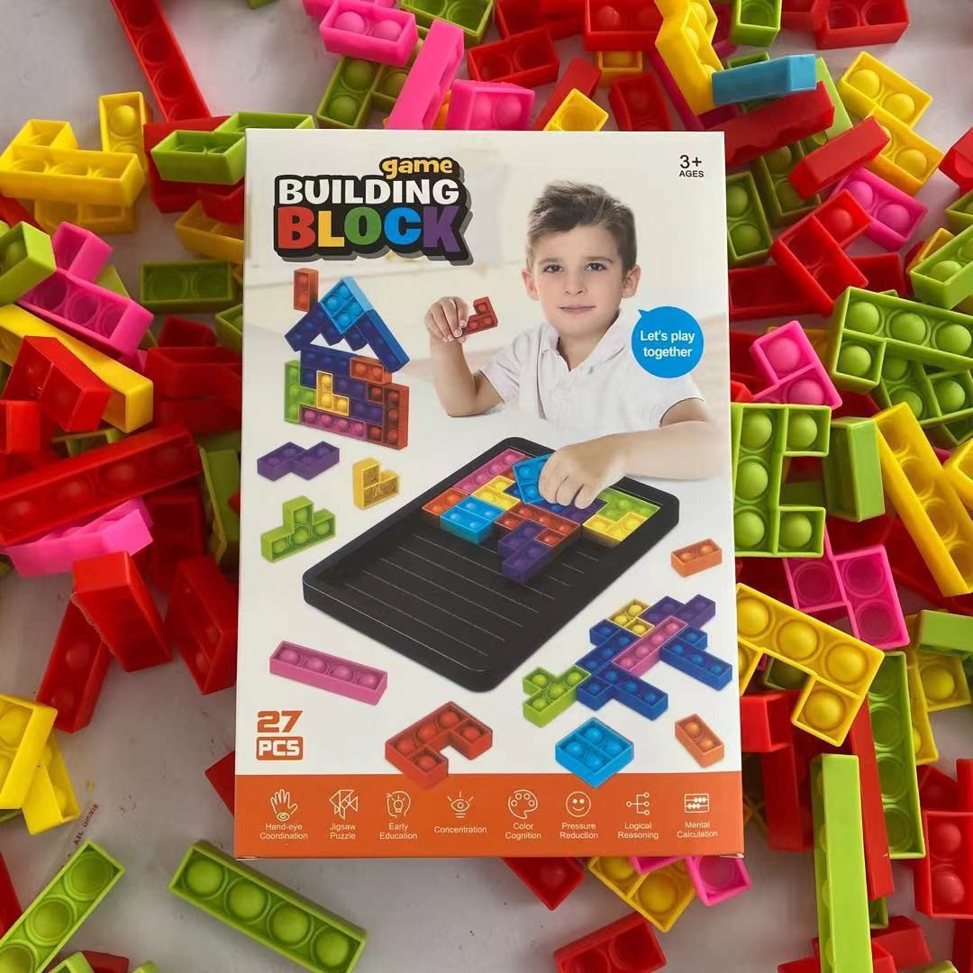 Kinderspiel mit bunten Tetris-Teilen