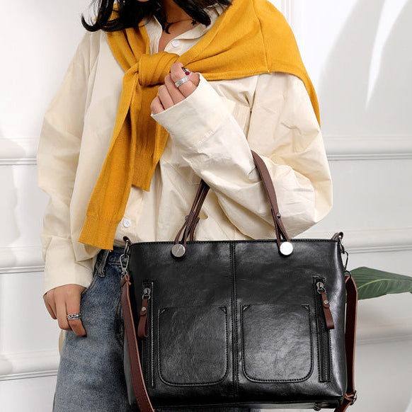 Stylish shoulder bag made of high-quality PU leather for every adventure