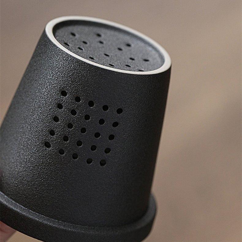 Naturinspirierte Teetasse aus Keramik mit integriertem Filter