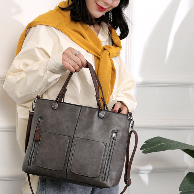 Stylish shoulder bag made of high-quality PU leather for every adventure