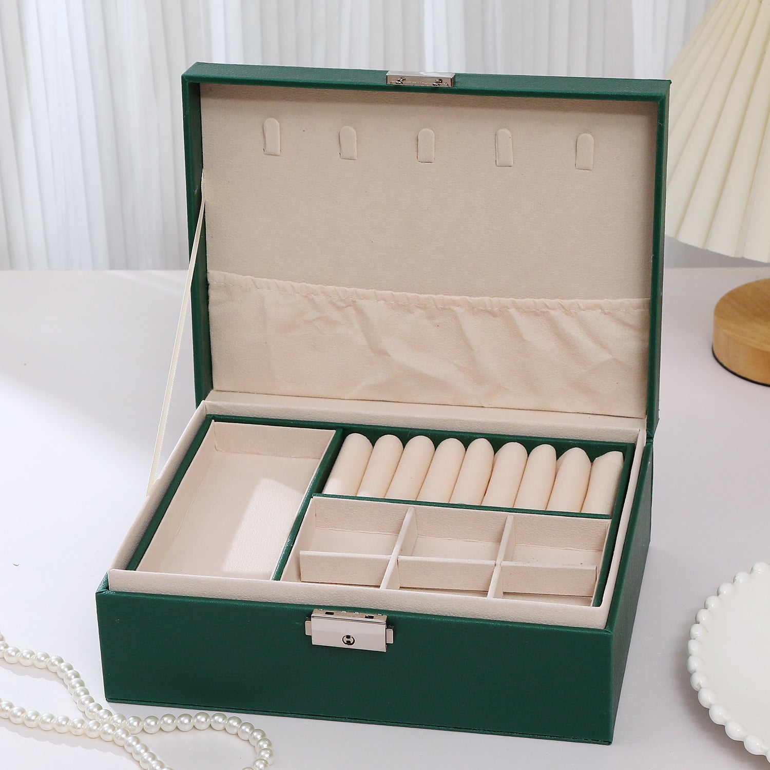 Stilvolle Schmuckbox mit zwei großzügigen Fächern